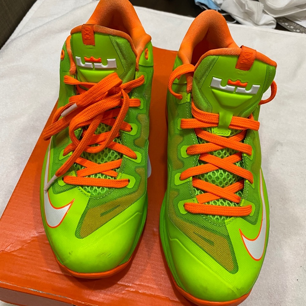 Nike Max Lebron XI Low (gs) Size 7Y